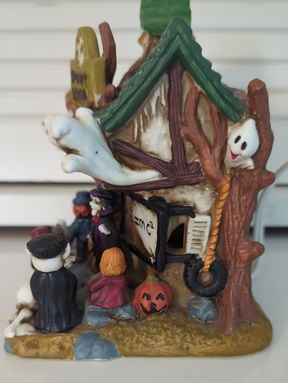 2001 Spooky Hollow Spooky School Lighted House